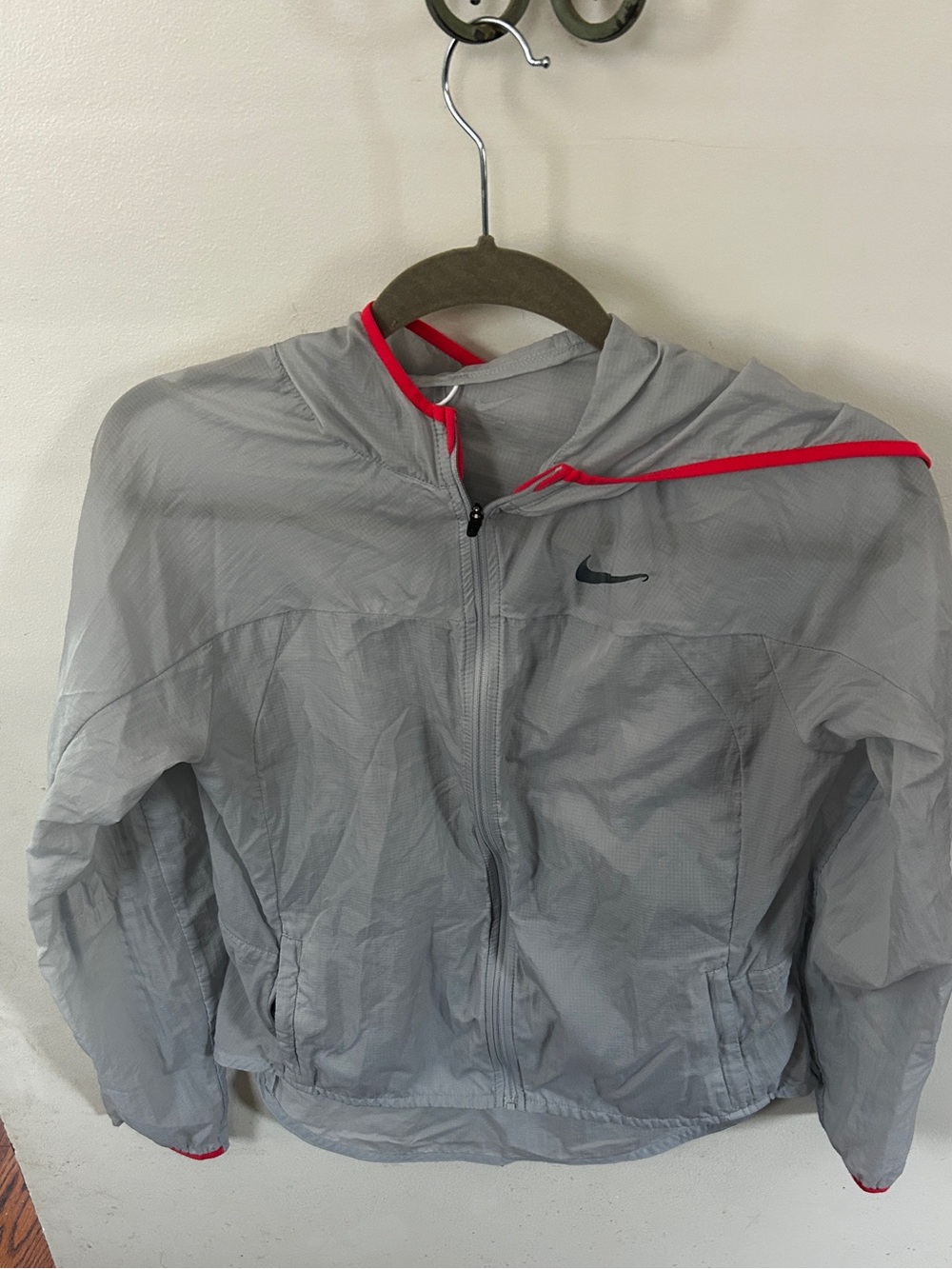 Nike Running Girls XL 14-16 Gray Hooded Windbreaker Reflective Jacket